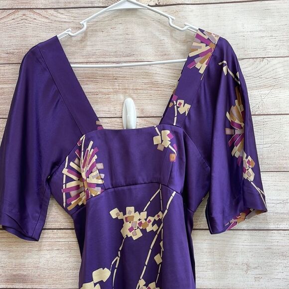 TRINA TURK 100% SILK KIMONO STYLE TOP IN PURPLE FLORAL PRINT - Picture 2 of 9